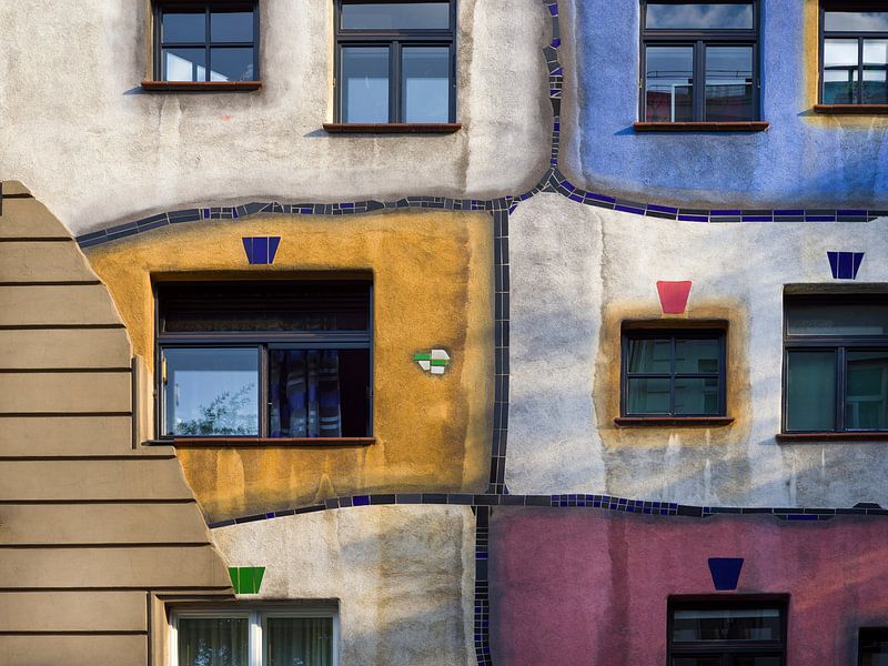 Hundertwasser Haus gevel van Maurits van Hout