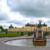 Schloss und Brunnen im Park von Drottningholm von Leopold Brix