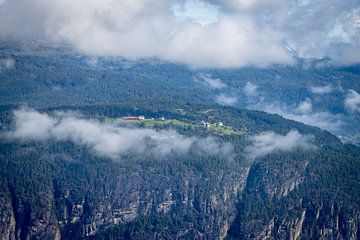 village dans le ciel sur Sebastian Stef