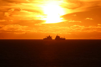 De zonsondergang op de noordzee  