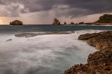 Pointe des Chateau dramatische lange belichting op Guadeloupe van Fotos by Jan Wehnert