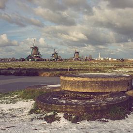 The landscape of the Zaan region with mills. by Zaankanteropavontuur