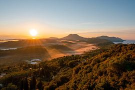 Lever de soleil sur Corfou depuis l'observatoire de l'empereur Guillaume II sur Leo Schindzielorz