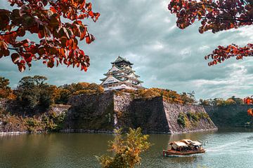 Osaka Kasteel in de herfst van Tom Rijpert