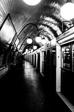 Währenddessen in der Pariser Metro von Geert Van Baelen