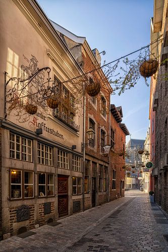 Körbergasse in Aken met zicht op de Dom – Historische stadsromantiek van Rolf Schnepp
