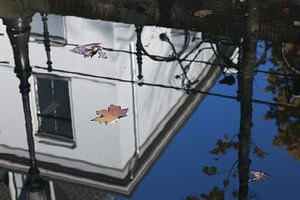 Spiegeling in de Oude Gracht van Utrecht 3