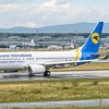 Boeing 737-800 de la compagnie Ukraine International Airlines. sur Jaap van den Berg