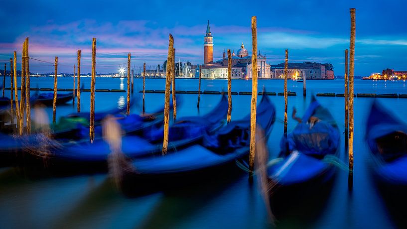 Gondeln in Venedig von Teun Ruijters