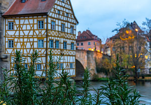 Das Alte Rathaus in Bamberg Oberfranken in der blauen Stunde
