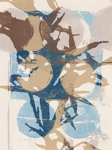 Bloemen echo's. Abstracte botanische kunst. Bladeren in beige, wit en taupe.