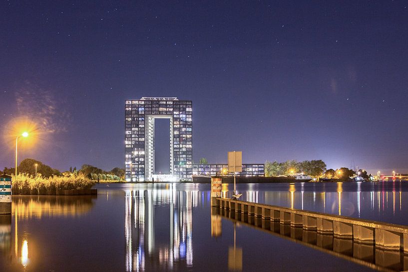 Tasmantoren bij nacht 2 by Iconisch Groningen