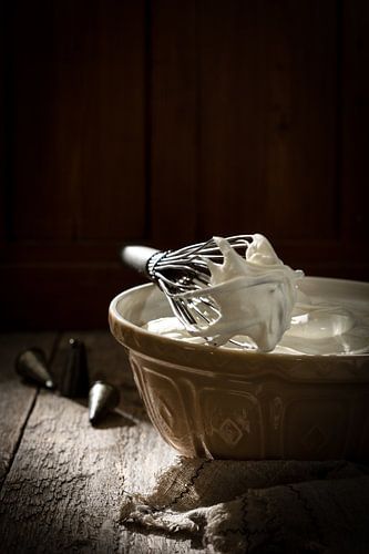 Schaal met slagroom en vintage garde