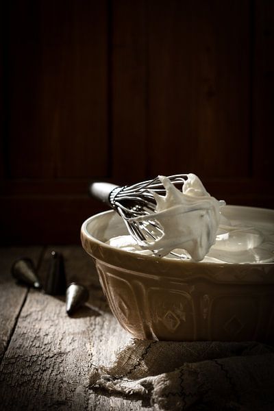 Schaal met slagroom en vintage garde van Saskia Schepers