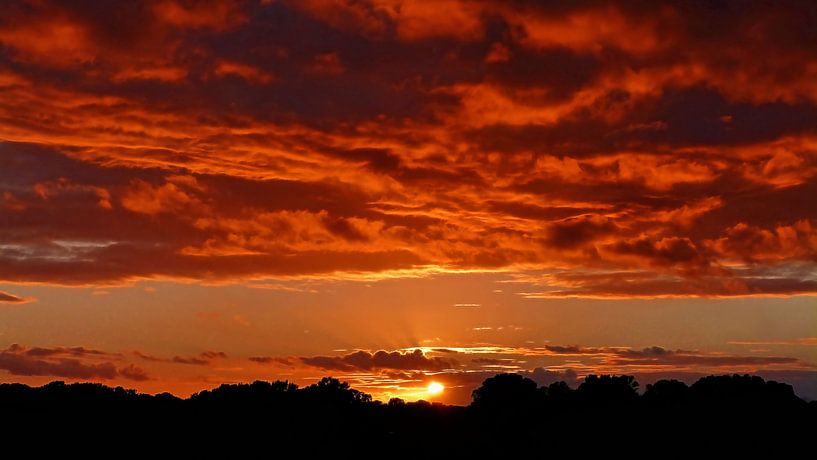 Sundown in Heaven (Avondzon en zonsondergang) van Caroline Lichthart