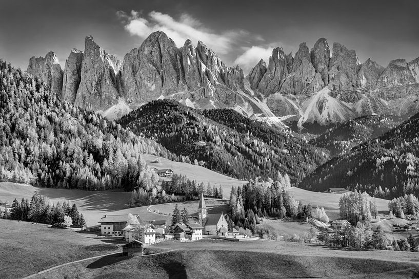 Zonnige herfst in de Dolomieten in Zuid-Tirol. Zwart-wit beeld van Manfred Voss, Zwart-Wit Fotografie