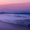 Podere Belvedere - Sunrise in Pink and Purple van Teun Ruijters