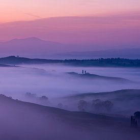 Podere Belvedere - Sunrise in Pink and Purple by Teun Ruijters