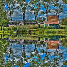 Wasserreflexion, Zaanse Schans, Niederlande von Maarten Kost