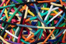 Bol van allerlei kleuren haakwerk draden van Frans Rombout