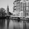 Amsterdamse architectuur, zwart en wit. Munttoren. van Lorena Cirstea