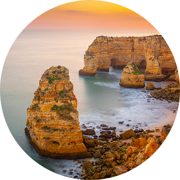 Rotskust in het zuiden van Portugal