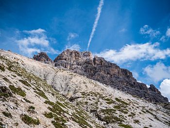 Ciel bleu rocheux