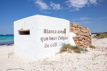 Bunkers bij Playa Es Trenc - Mallorca van Michel Lumiere