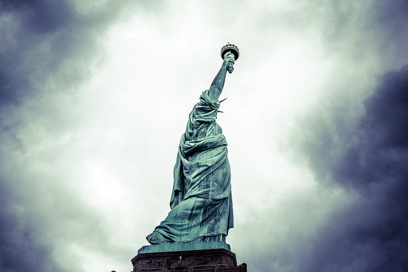 La splendeur cachée de la Liberté : un point de vue unique sur la Statue de la Liberté à New York 07 par FotoDennis.com | Werk op de Muur