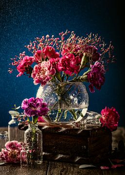 Oeillets roses dans un vase