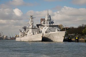 Marineschiffe am Park Quay