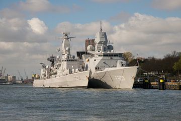 Marineschepen aan de Parkkade van scheepskijkerhavenfotografie