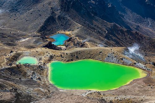 Sulphur lakes on the Tongariro crossing