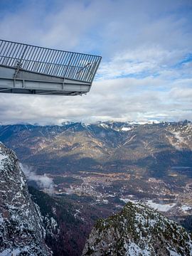 Garmisch-Partenkirchen: Blick von der Bergstation der Alpspitzbahn hinab ins Tal