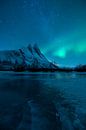 Nordlicht und schöner Sternenhimmel über Otertinden in Nordnorwegen von Jos Pannekoek Miniaturansicht