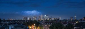 Skyline van Rotterdam vanaf een dakterras.  von Wim van de Water
