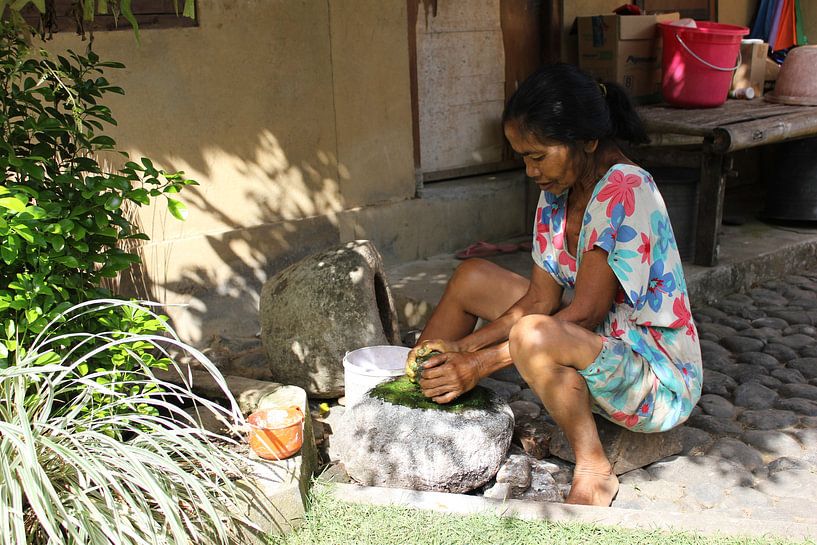 Indonesië Balinese woman by Raoul van de Weg