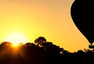 Luchtballon tijdens zonsondergang van Marcel Kerdijk thumbnail