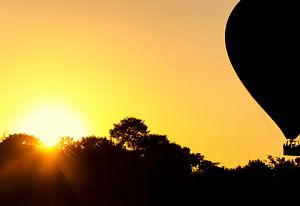 Air balloon at sunset von Marcel Kerdijk