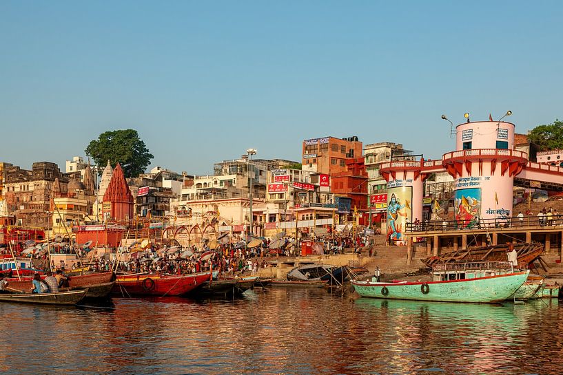 Die Ghats von Varanasi am Ganges von Roland Brack