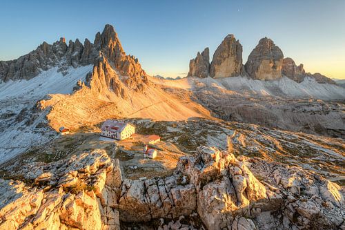 Dreizinnen hutte dans la lumière du soir sur Michael Valjak
