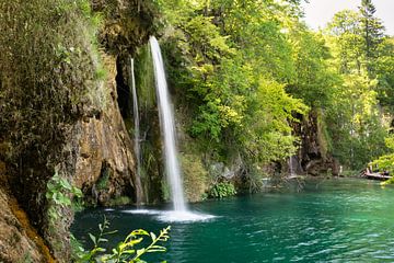 Waterfall at Plitvice Lakes in Croatia by Menno van der Haven