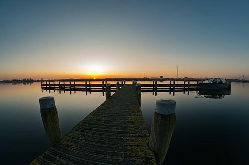 Zonsondergang aan de rivier Rotte in Holland