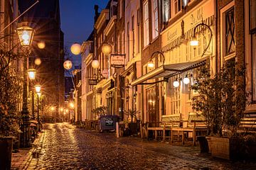 Leiden in Lockdown: Kloksteeg by Carla Matthee