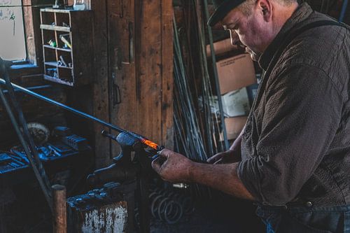 Schmied bei der Arbeit