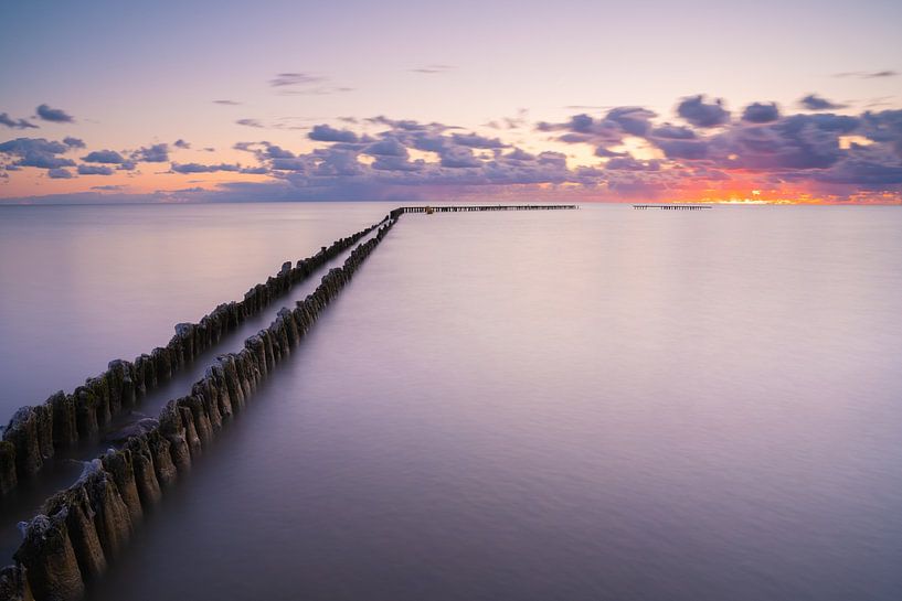 Sunset in Hindeloopen by Tom Vogels