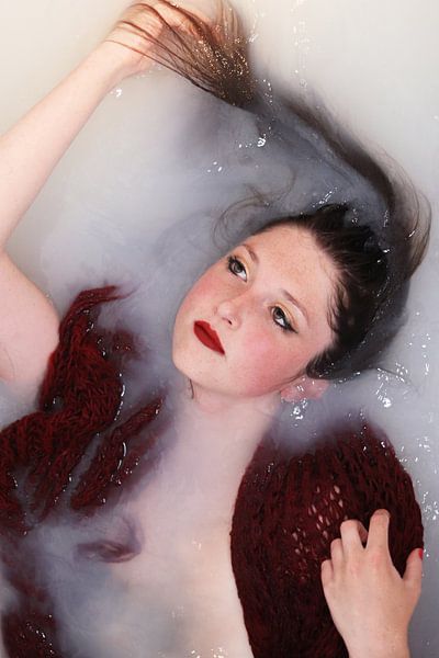 Red Dream – Fine Art Portrait Photography by Iris Kelly Kuntkes