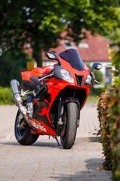 Aprilia RSV 1000 by Ralph van Houten