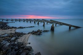 Farbiger Himmel über den Eisbrechern von Marken von Dick Portegies