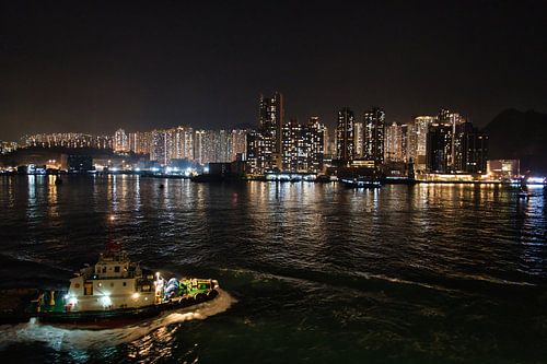 De loods die het schip uit Hongkong begeleidt